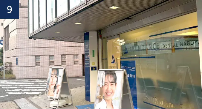 １階入口からお入りください。